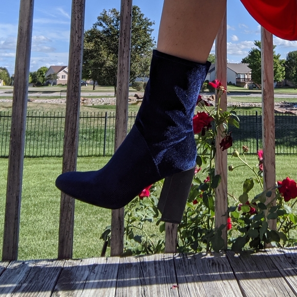 ✨HALSTON Blue and Black Color Blocked Booties🌠 - Picture 6 of 6